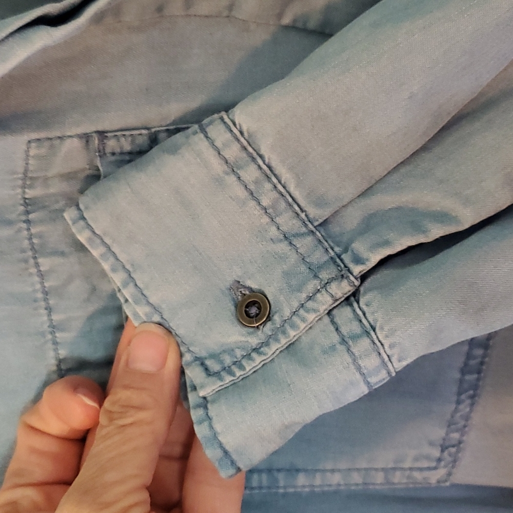 Button up blouse - Picture 6 of 11